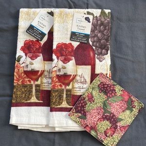 New With Tags Kitchen Towel Set